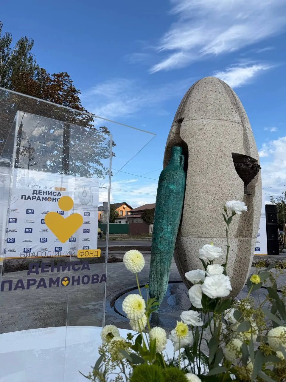 В Украине появился фонтан Сковороды из 20-тонного бразильского гранита