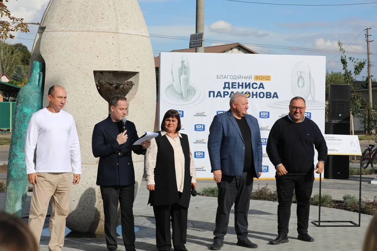 Меценат Денис Парамонов подарил общине Белой Церкви уникальный фонтан Сковороды