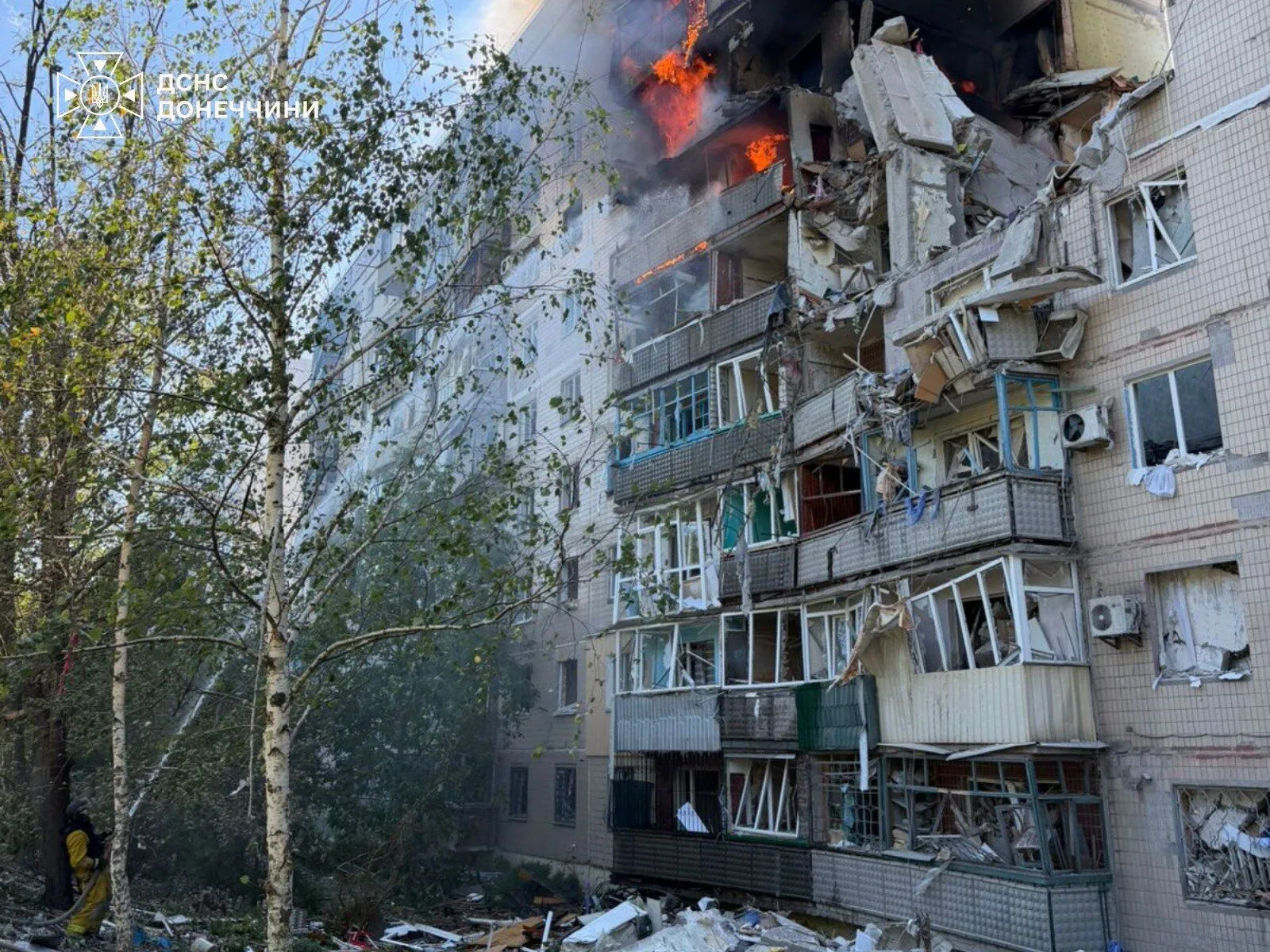 Росіяни бʼють по будинках цивільних.