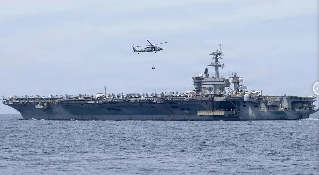 Вигляд авіаносця ВМС США “Авраам Лінкольн” до місії