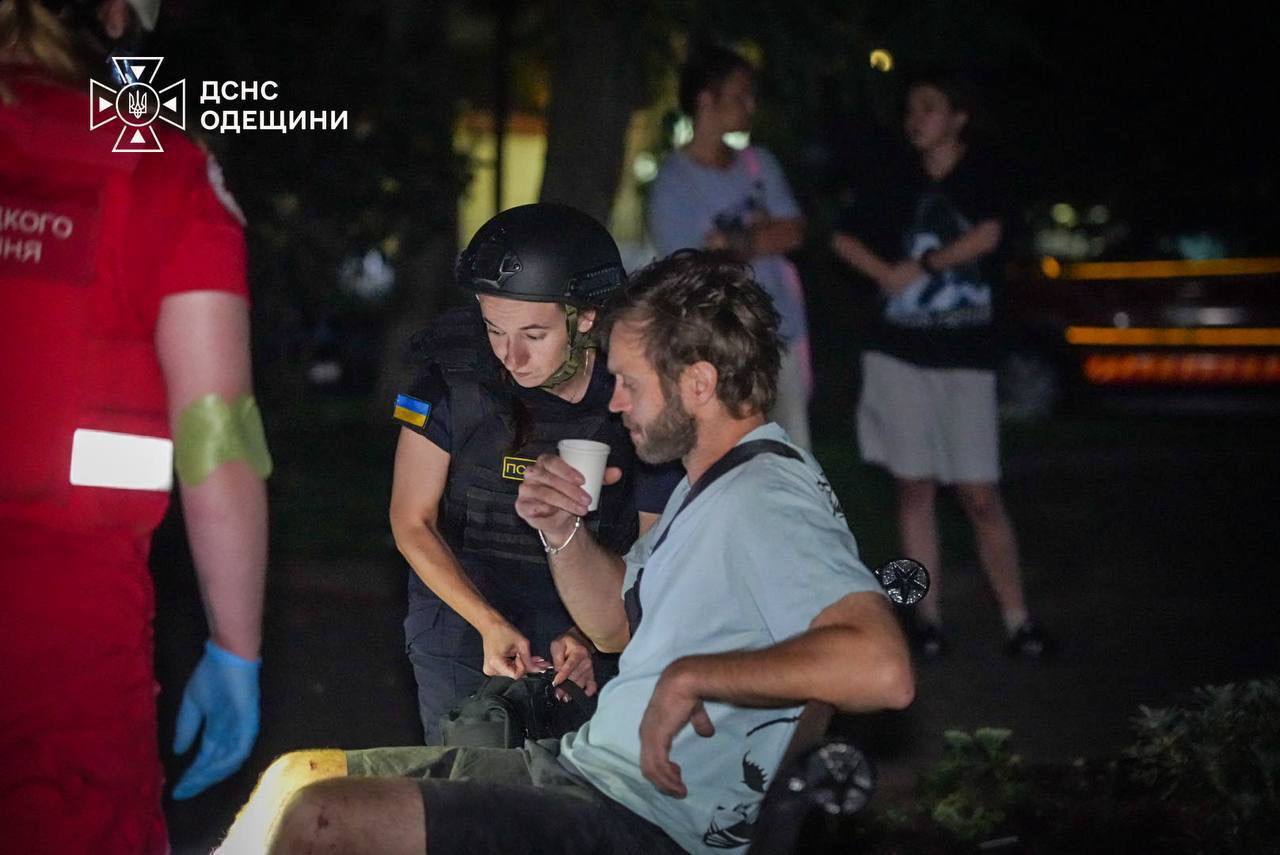 Росіяни поцілили у багатоповерхівку в Одесі.
