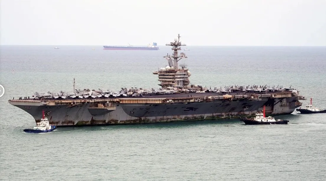 Вигляд авіаносця ВМС США “Авраам Лінкольн” після 286 днів у морі