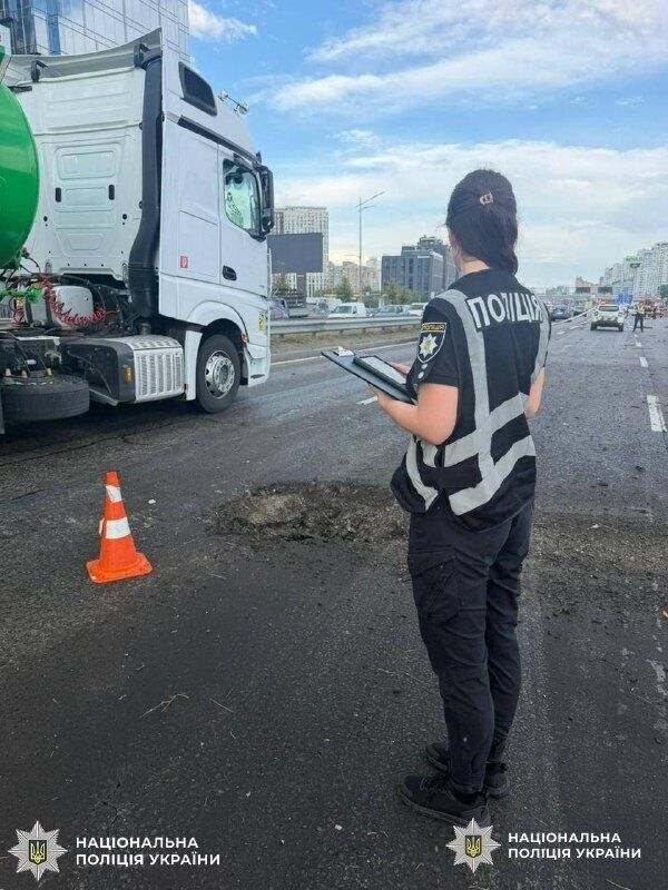 Поліцейські столиці документують наслідки ворожої атаки.