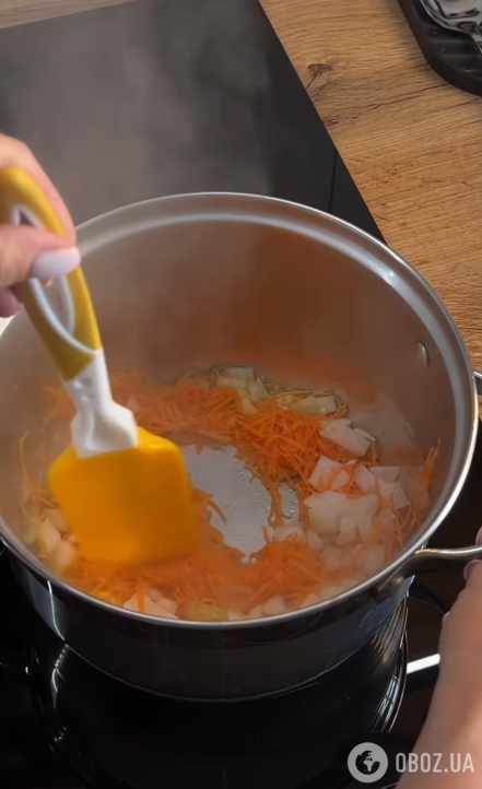 Обжариваем овощи