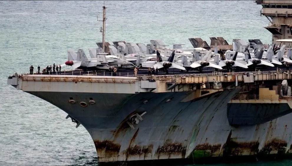 Авіаносець ВМС США “Авраам Лінкольн” після 286 днів у морі