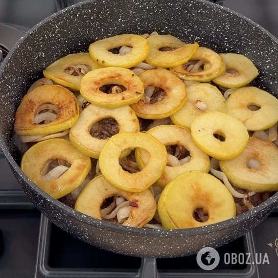 Печінка з яблуками