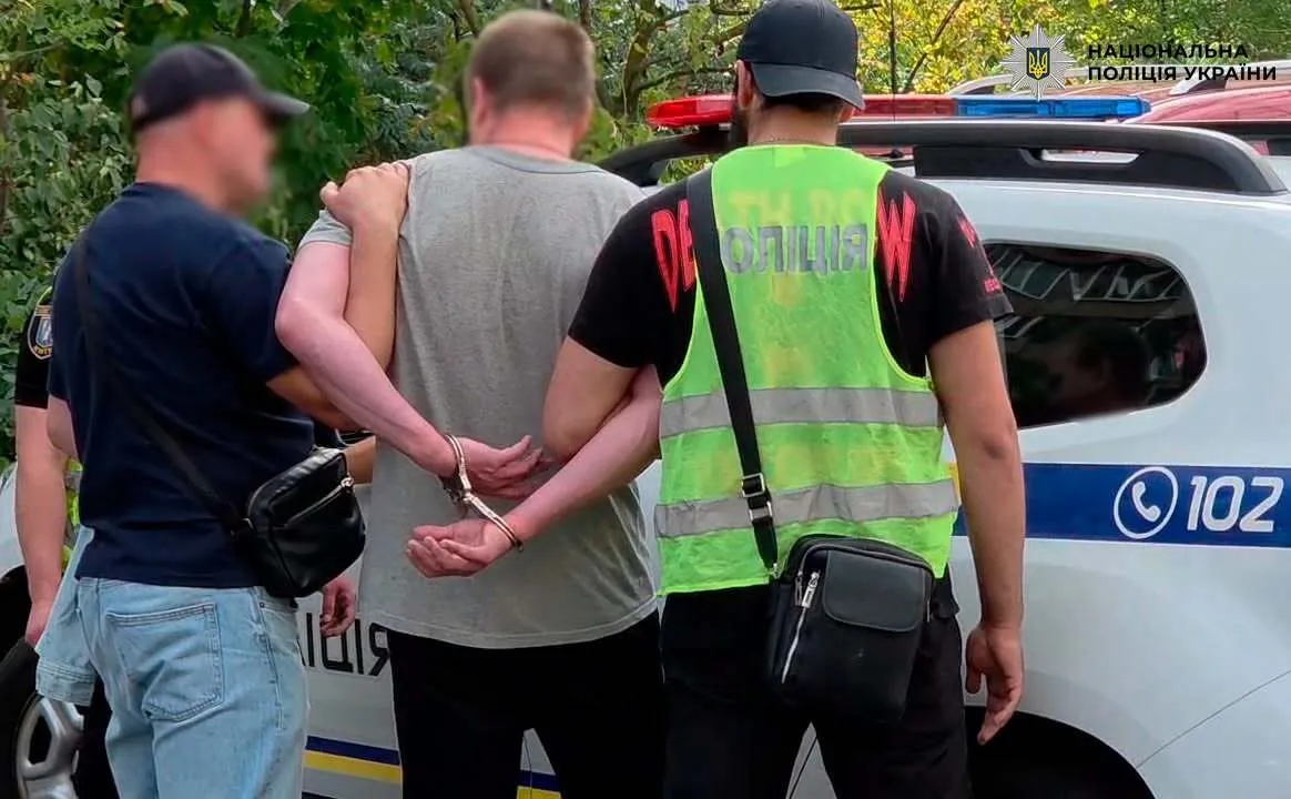 Затримали чоловіка, якого підозрюють у зґвалтуванні дитини співмешканки.