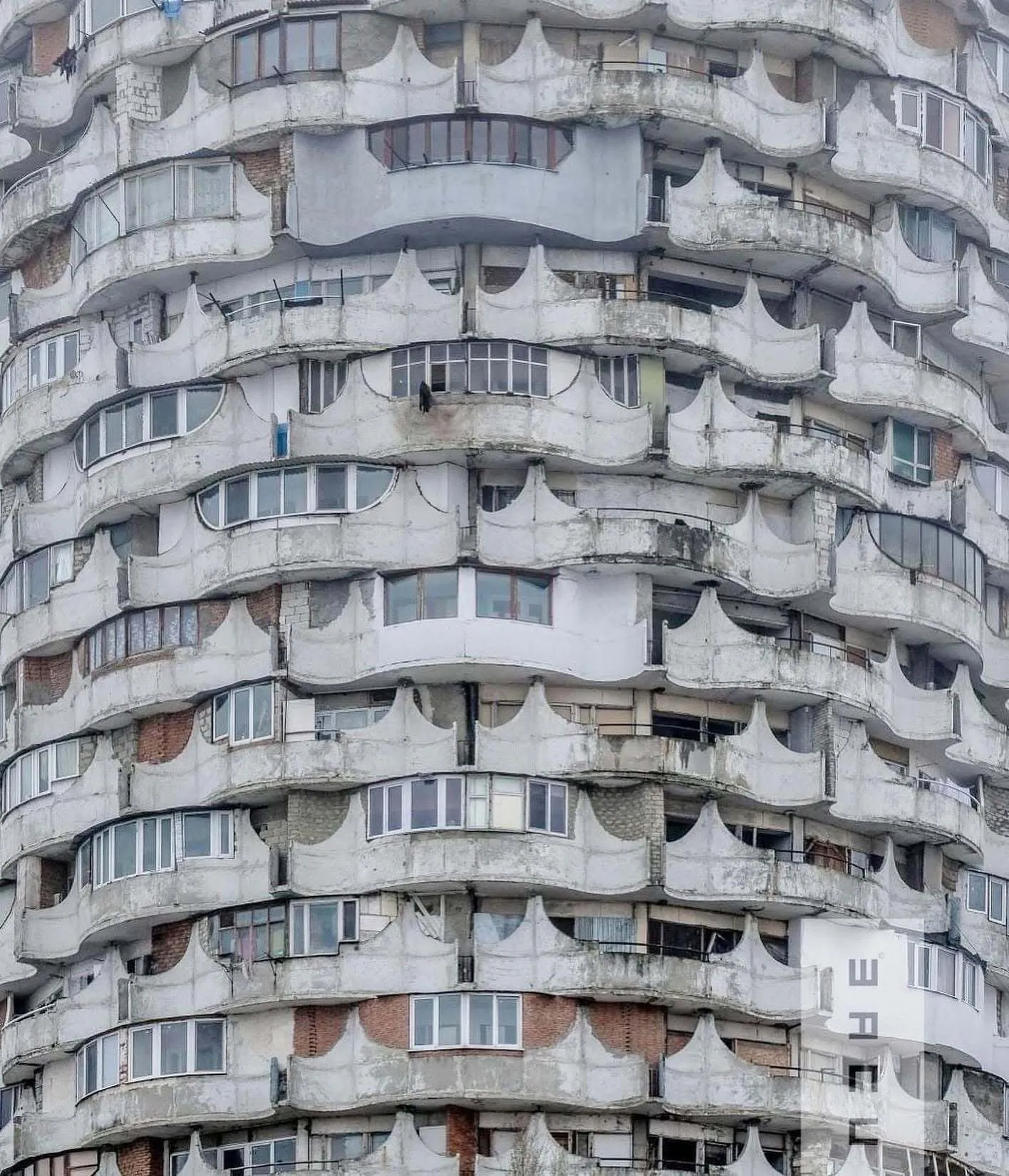 Уродливый небоскреб в Кишиневе.