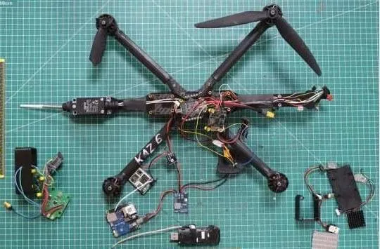 FPV-дрон скинули з Шахеда над Києвом