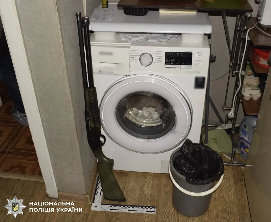 Мужчина из-за конфликта на почве ревности застрелил соседа.