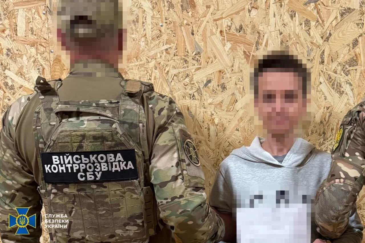 Жена военнослужащего, которую подозревают в сотрудничестве с российской разведкой.