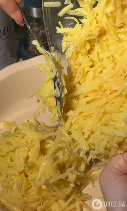 Натираємо картоплю