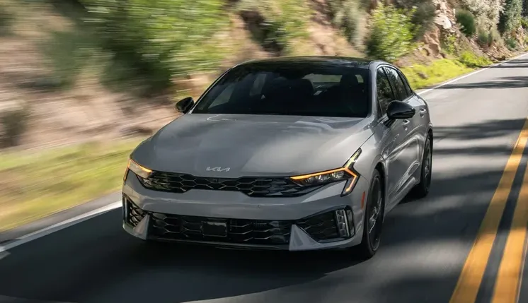 Kia K5.