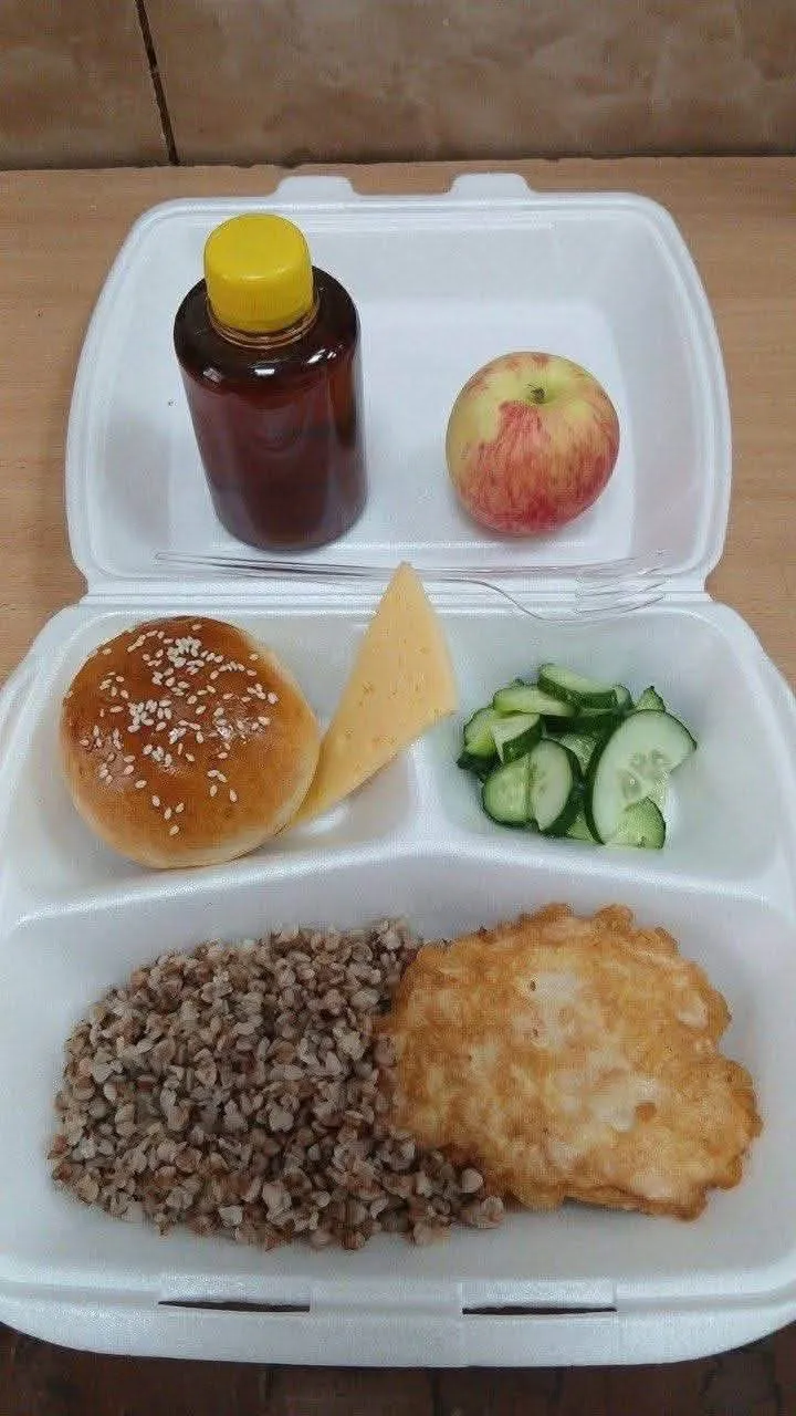 Школьный обед в Харькове.