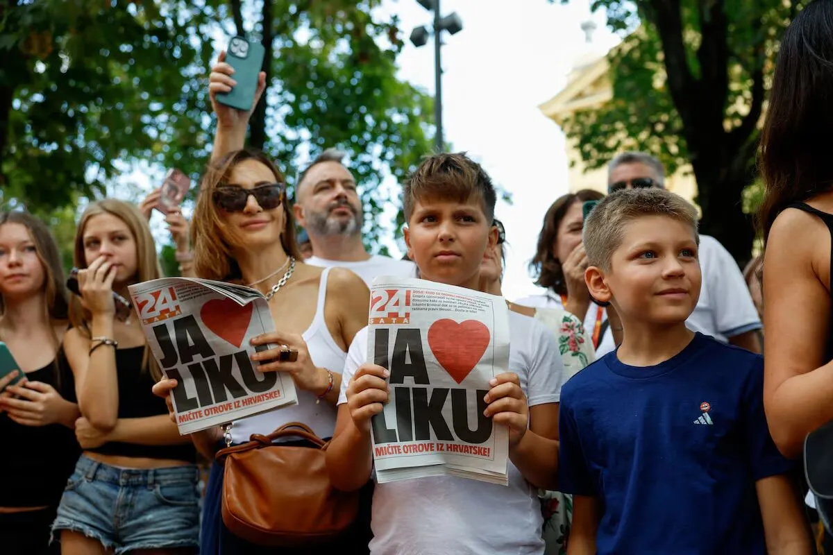 В Загребе десятки тысяч человек вышли на протест из-за свалки токсичных отходов.