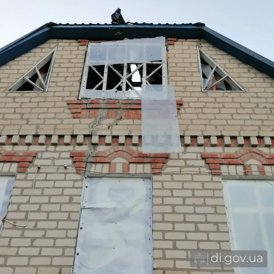 Поврежденный дом в Слатино