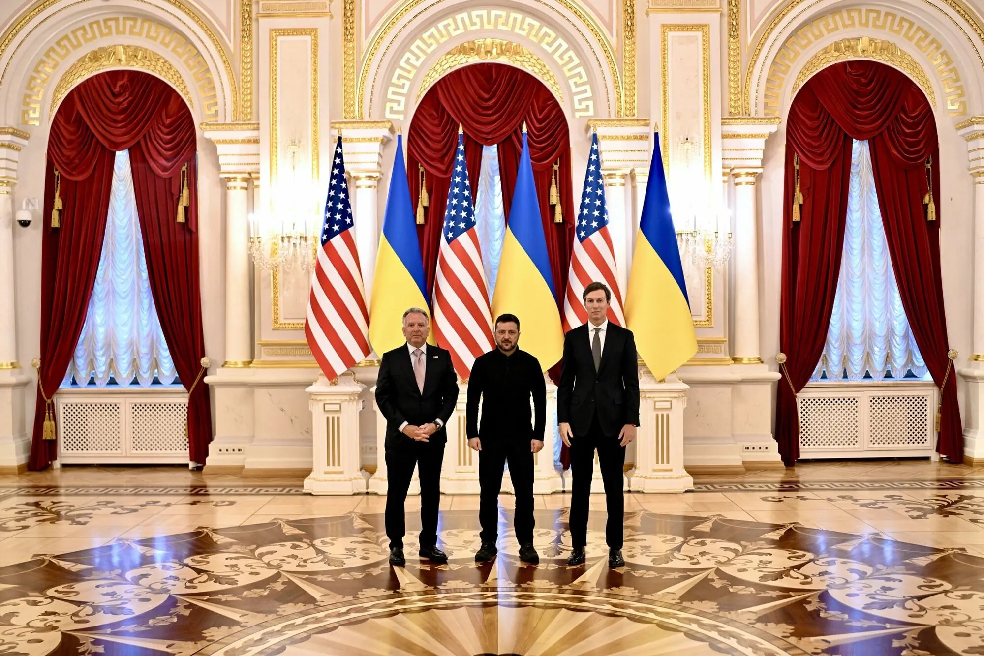Спецпосланці Трампа Віткофф та Кушнер зустрілися з президентом України Зеленським.