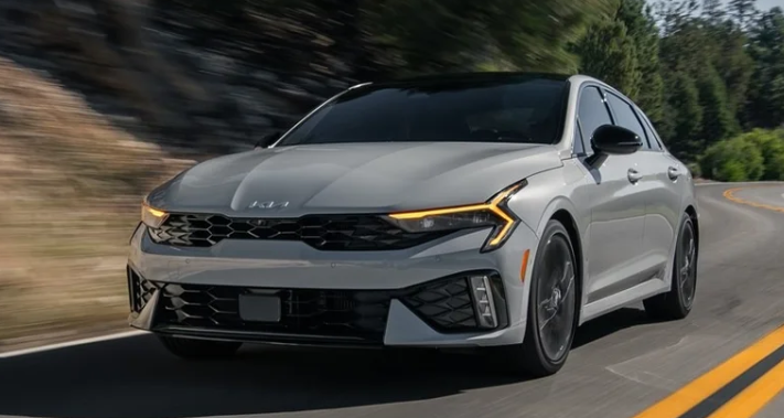 Kia K5.