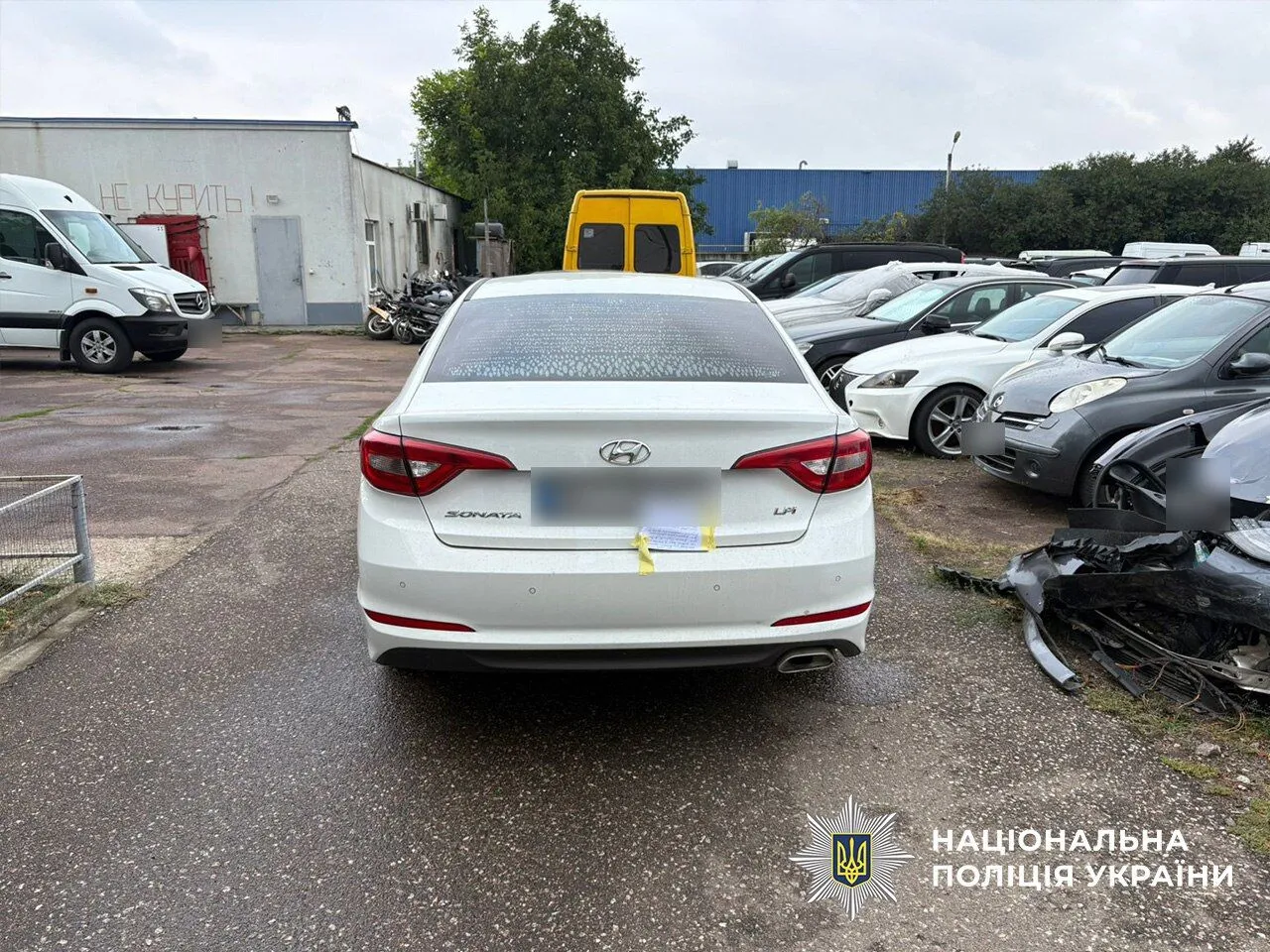 Правоохранители изъяли пять автомобилей в ходе следственных действий.