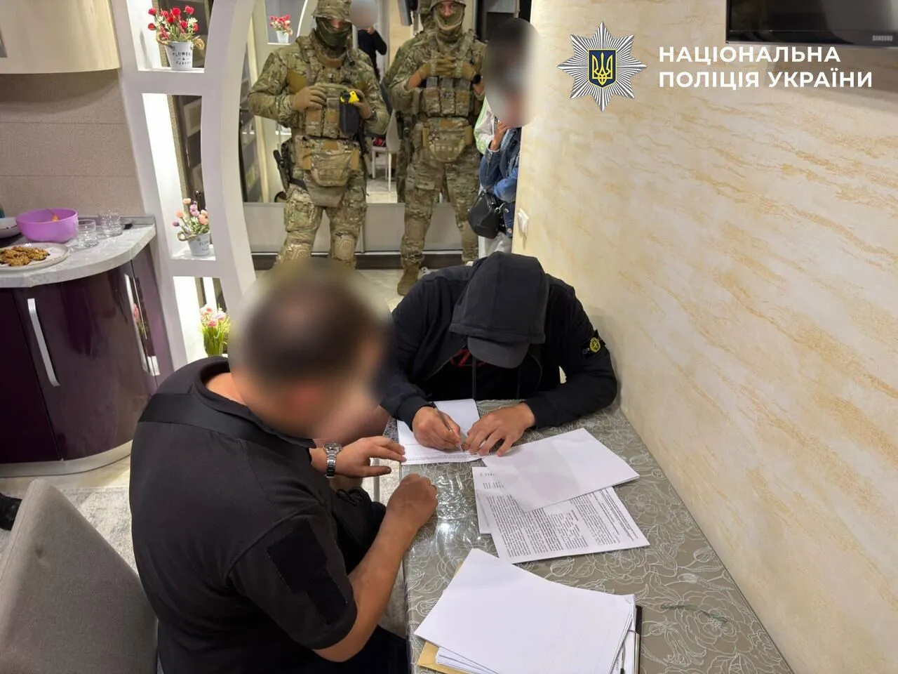 Четырем участникам схемы следователи сообщили о подозрении.