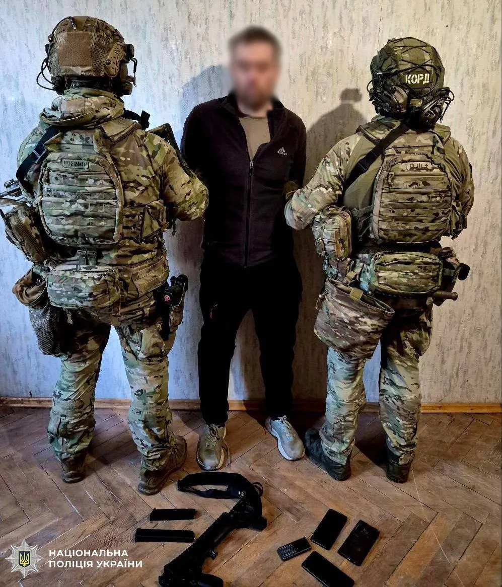 Задержанным оказался 40-летний уроженец Полтавской области, который является военнослужащим и находится в СЗЧ