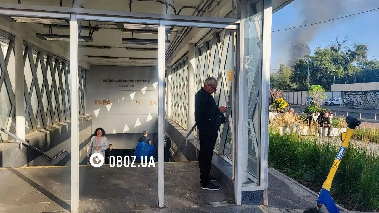 Поврежден вход в метрополитен