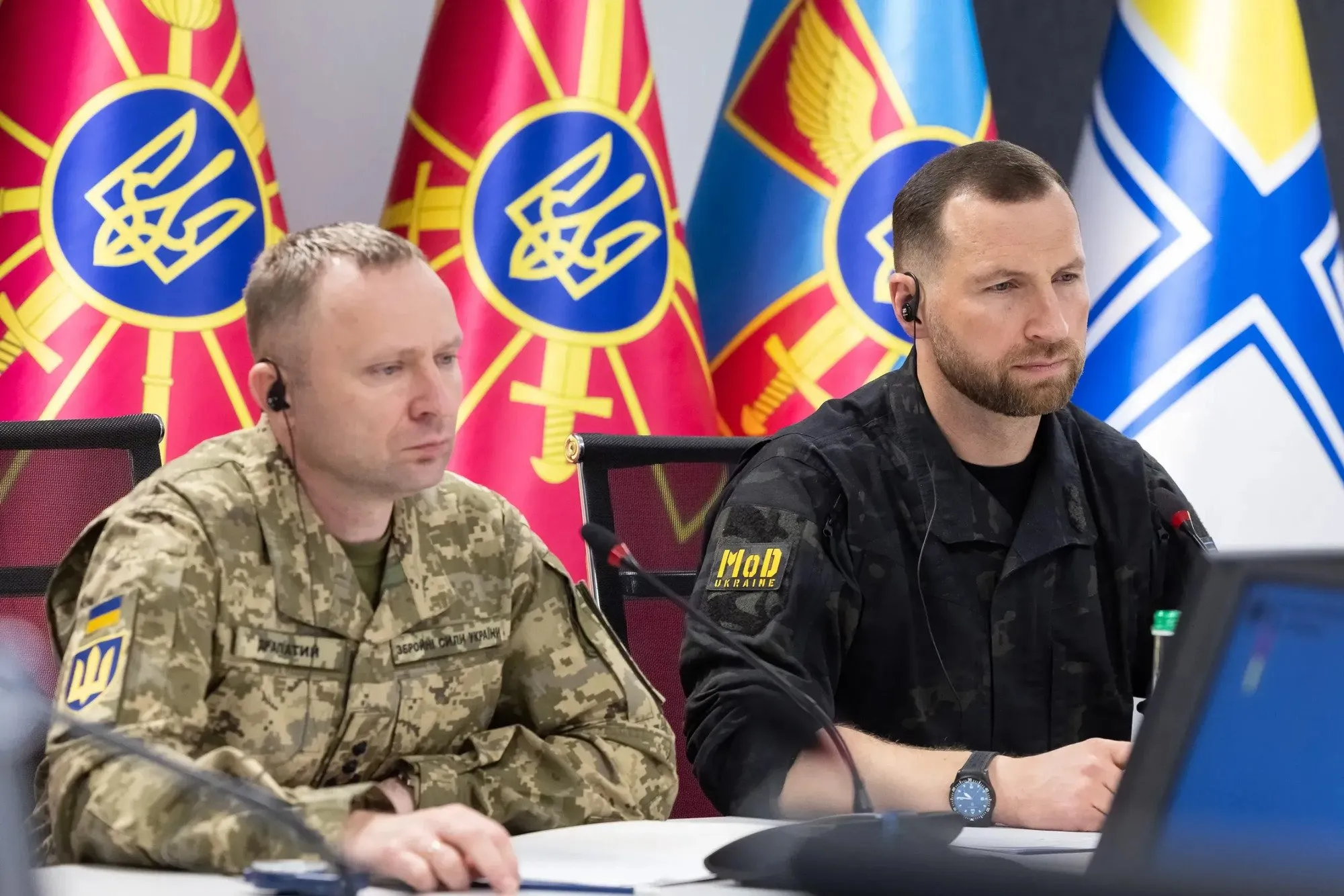Евгений Хмара и Михаил Драпатый во время заседания Контактной группы по вопросам обороны Украины в формате "Рамштайн".