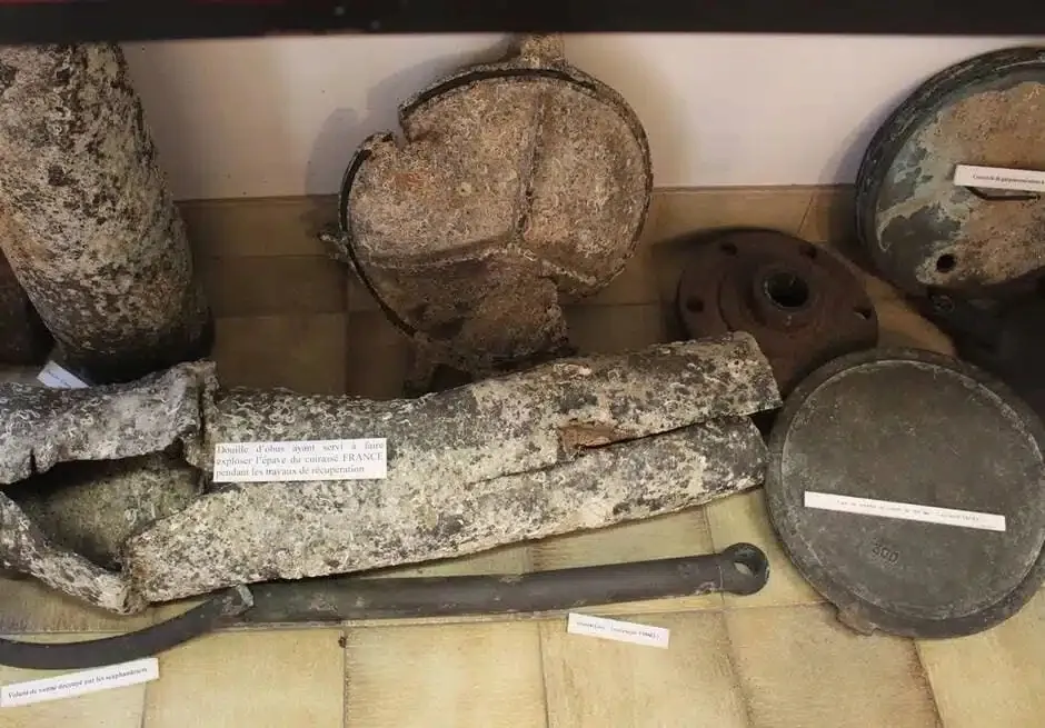 Деталі лінкору «Франція».