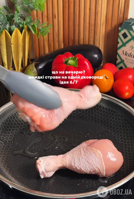 Выкладываем голени на сковороду