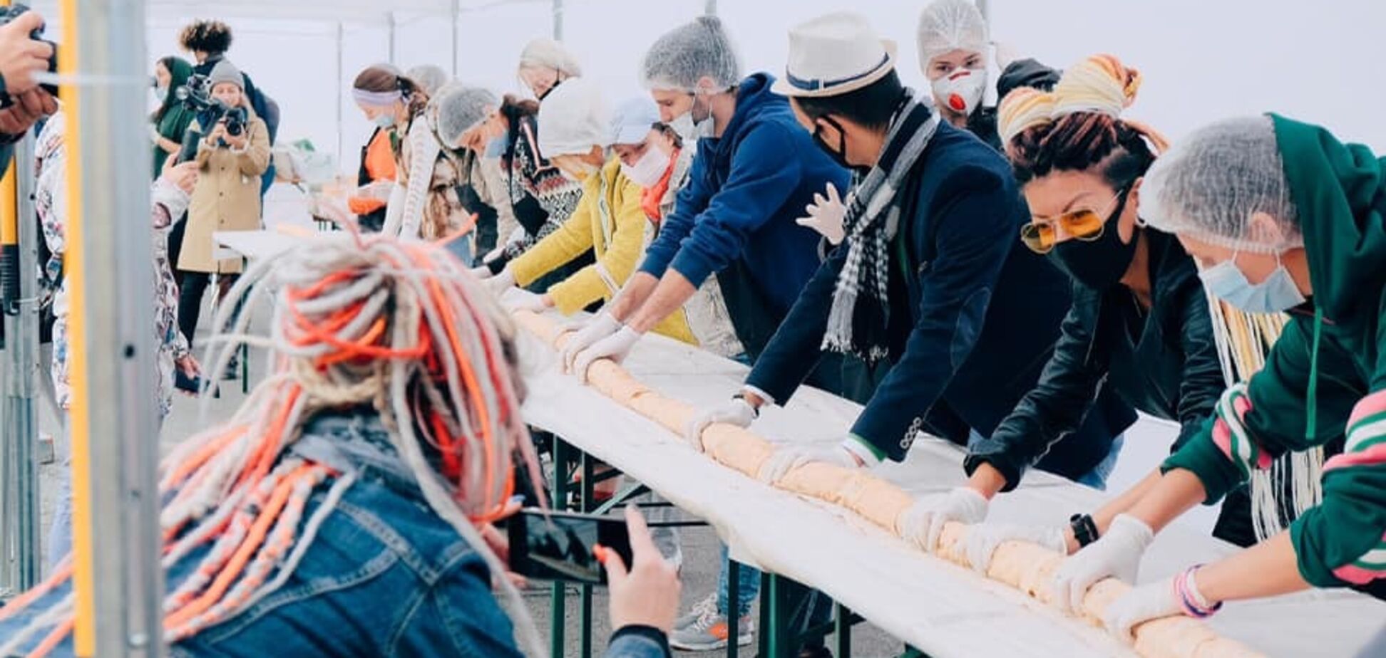 В Киеве приготовили рекордно большую веганскую шаурму к Всемирному дню вегетарианства