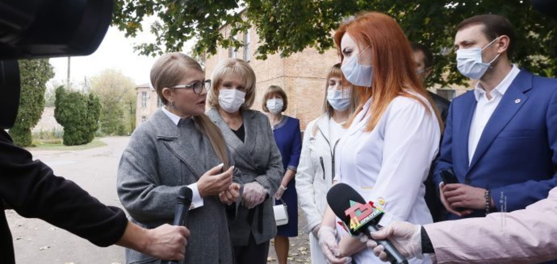Юлія Тимошенко під час спілкування з медичними працівниками Прилуцької центральної міської лікарні