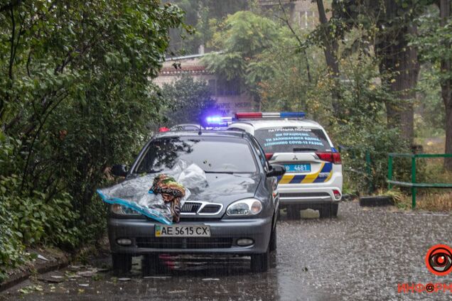 В Днепре 18-летняя девушка выпала из окна пятого этажа