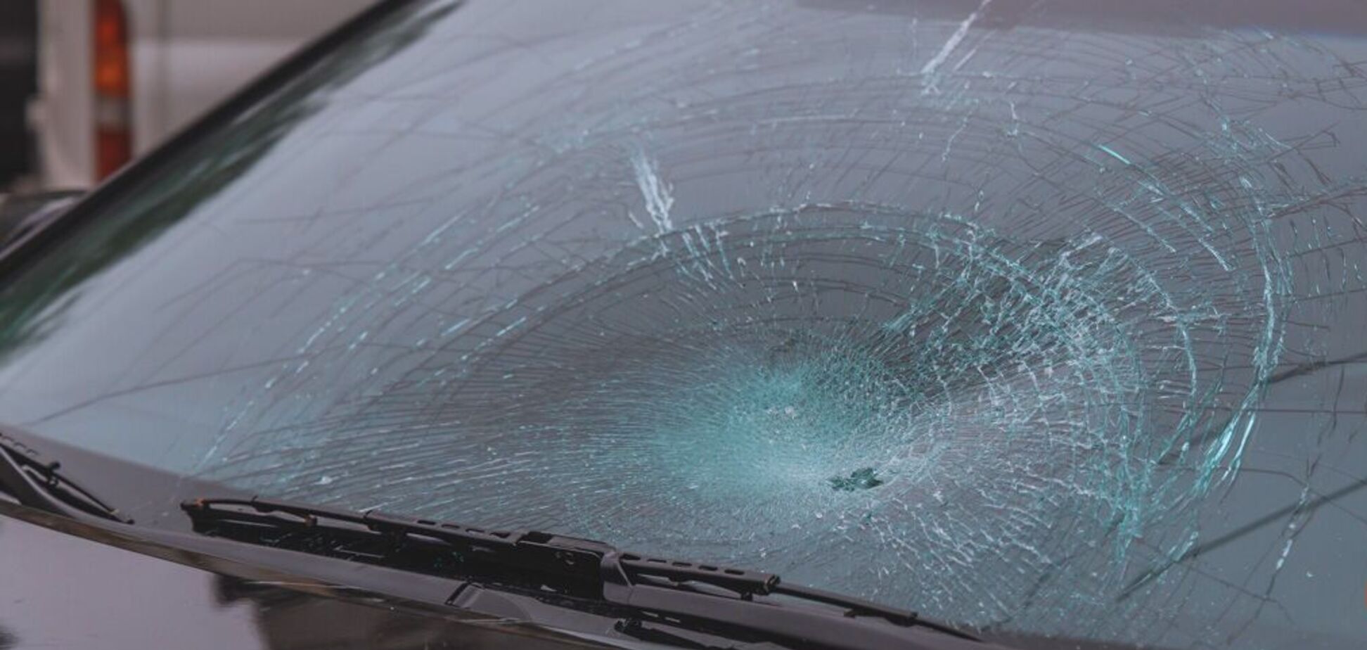 В Днепре авто сбило мужчину на электросамокате. Фото и видео аварии