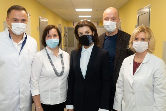 Марина Порошенко посетила Национальный институт рака, в котором будут проводить уникальные операции. Фото