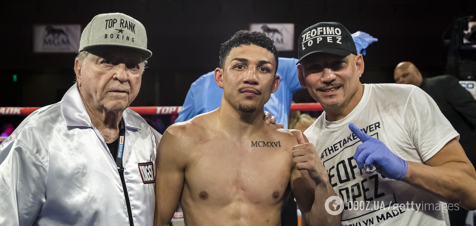 Теофимо Лопес и его отец (справа)