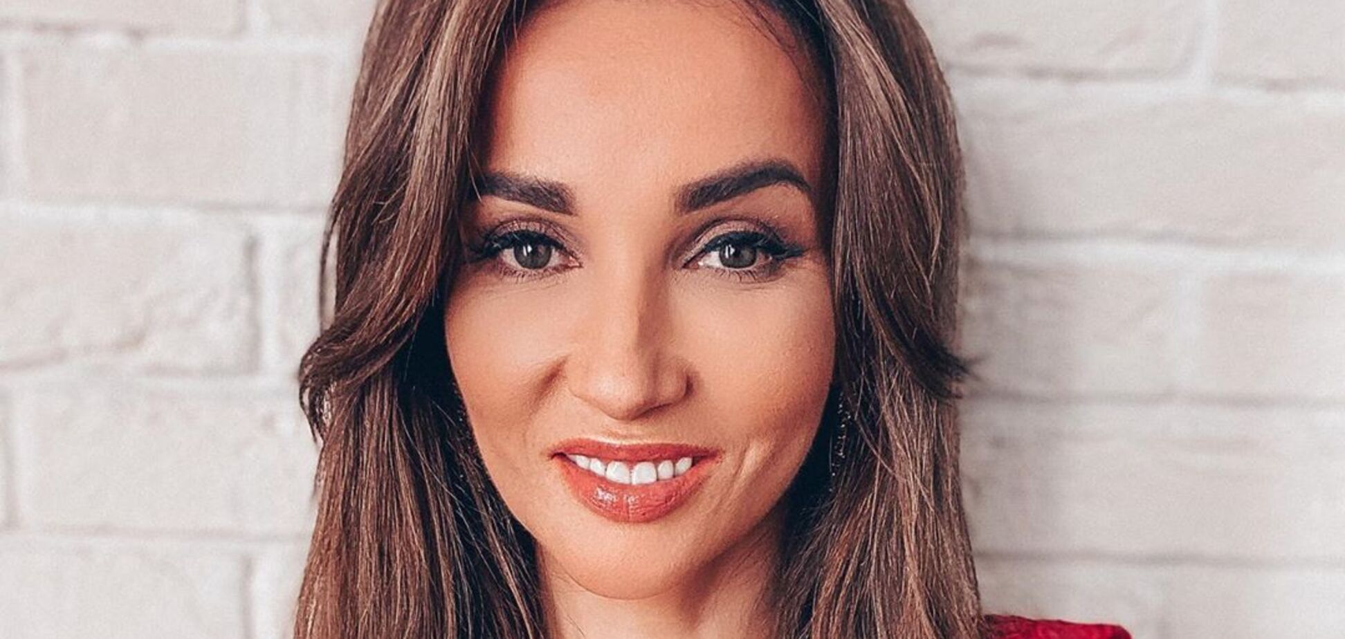 Чехова показала аппетитные формы в откровенном купальнике