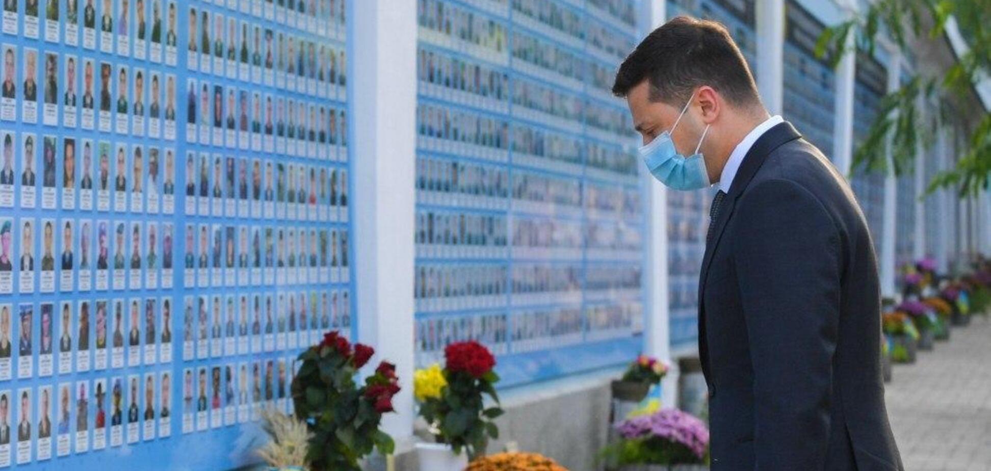 Зеленский поздравил воинов с праздником