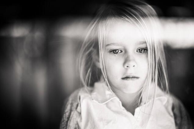 У Кам'янському горе-мати залишила трьох дітей на вулиці та пішла у справах