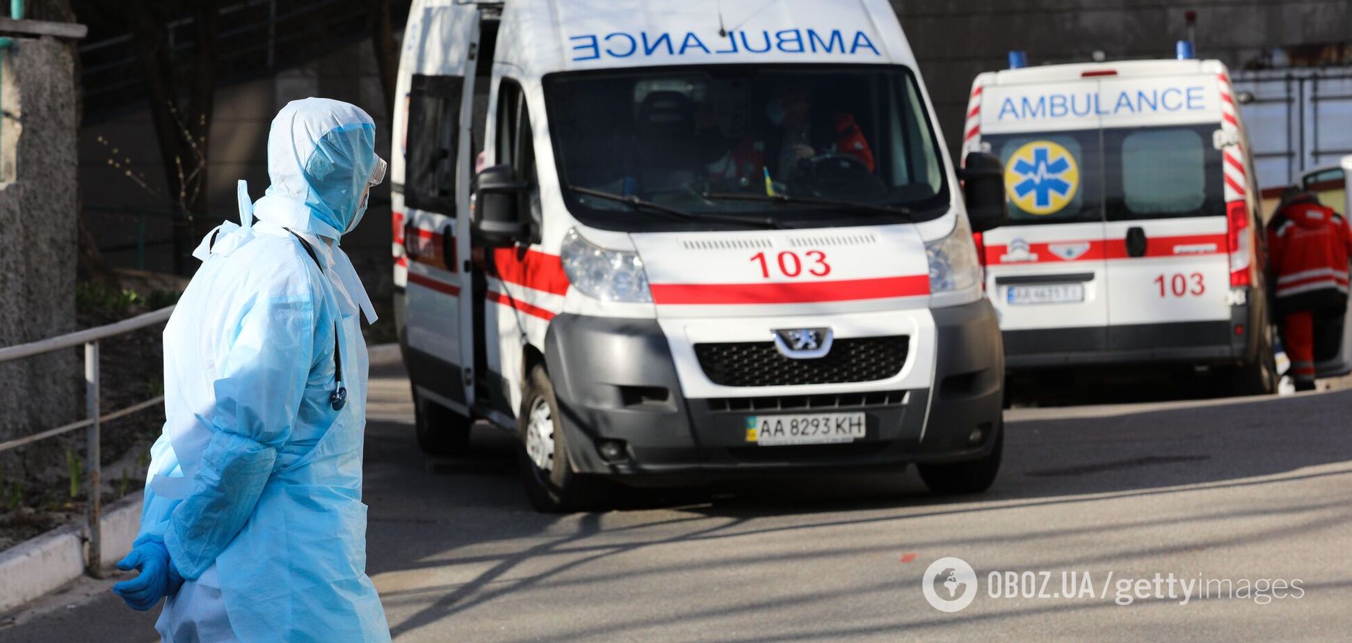 Скорые возле одной из киевских больниц (иллюстрационное фото)