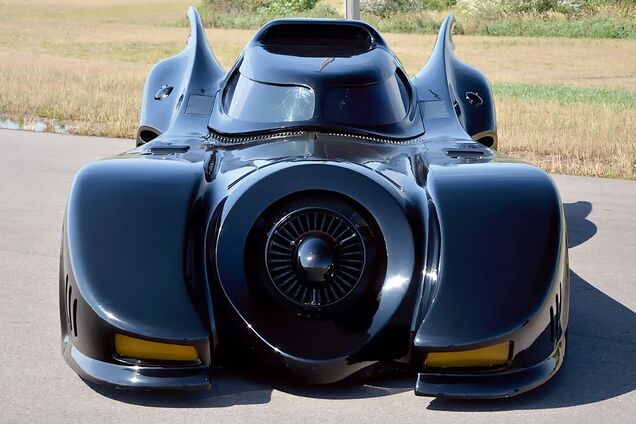 Стало відомо, хто купив єдиний у світі український бетмобіль