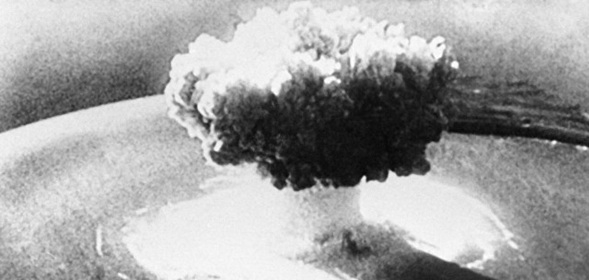 Першу атомну бомбу в Китаї випробували 16 жовтня 1964 року