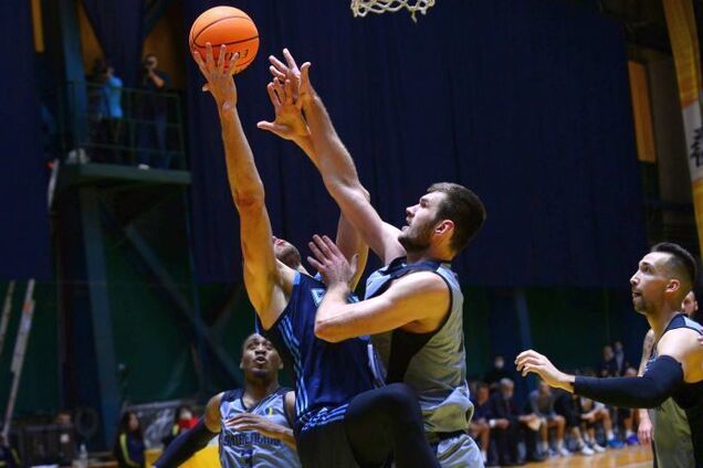 Будивельник Днепр