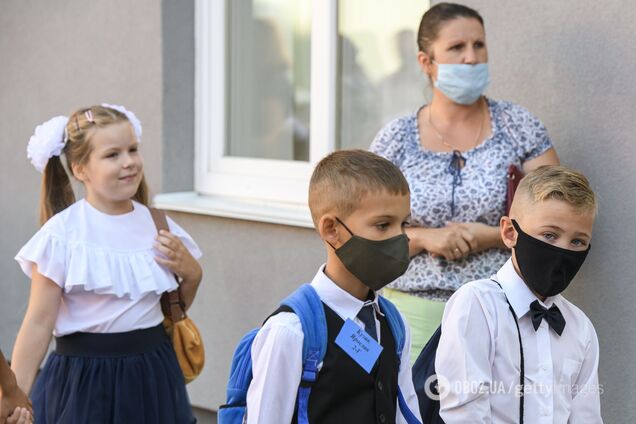 В Киеве COVID-19 заболели почти 600 школьников и 450 педагогов