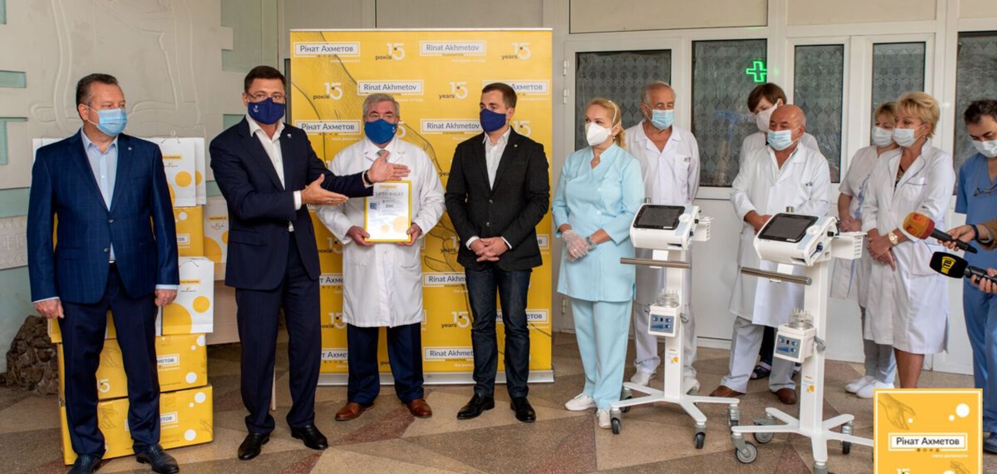 Для борьбы с COVID-19 госбольницы получили 150 аппаратов ИВЛ от Фонда Рината Ахметова