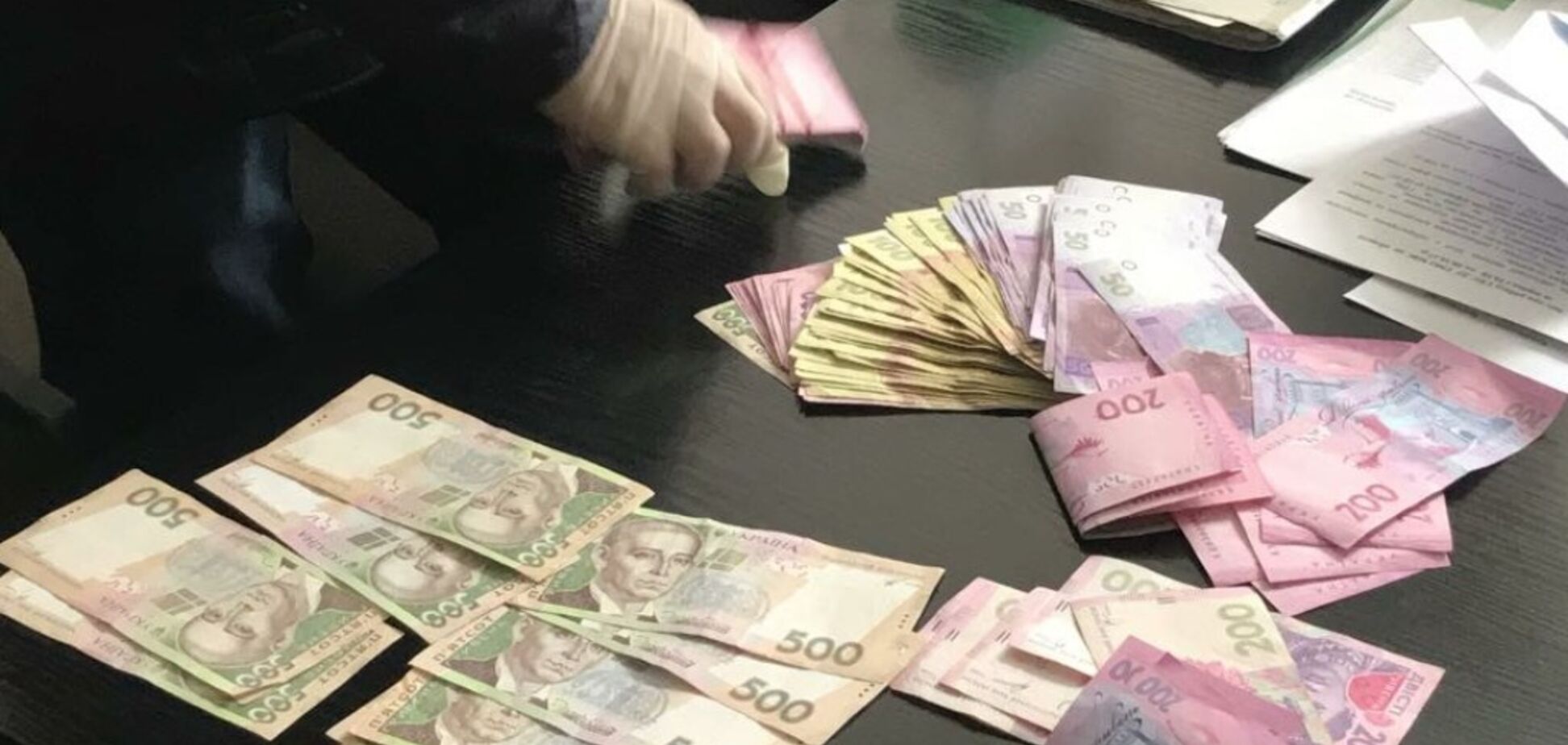 На Дніпропетровщині чиновника митниці запідозрили в мільйонному зловживанні