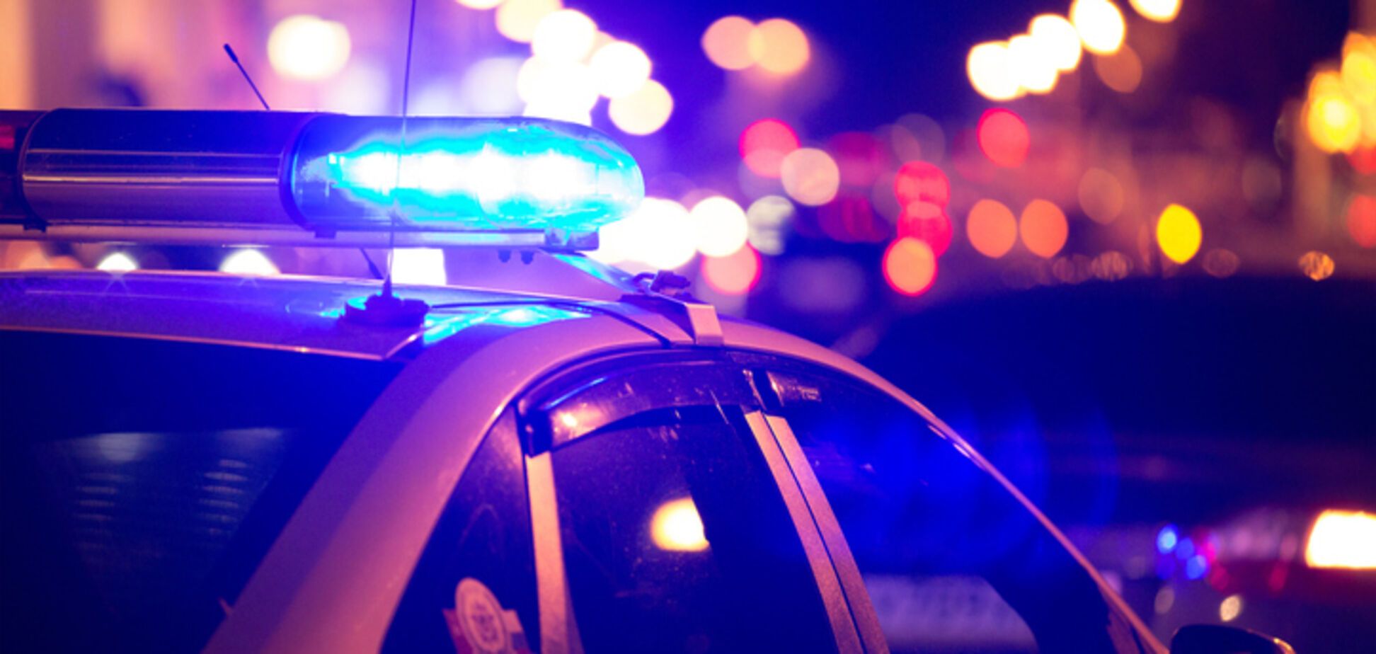 Под Днепром легковушка снесла столб и перевернулась. Фото