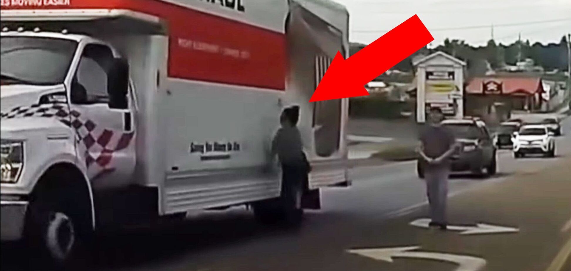 Девушка столкнулась с грузовиком: чудом никто не пострадал