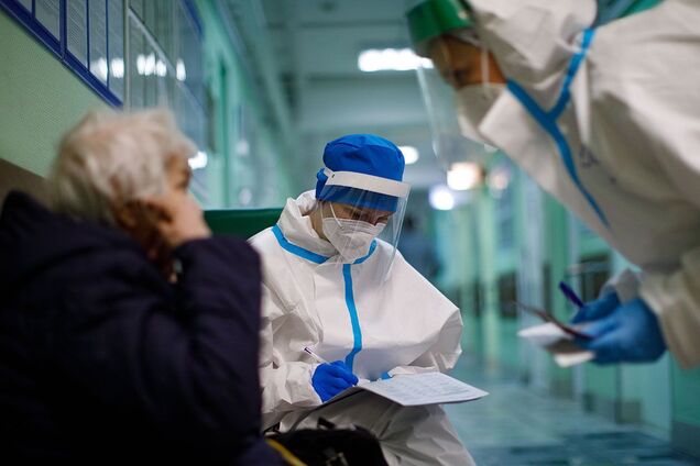 Під Дніпром зневірені лікарі попросили про допомогу: хворі на COVID-19 помирають без апаратів