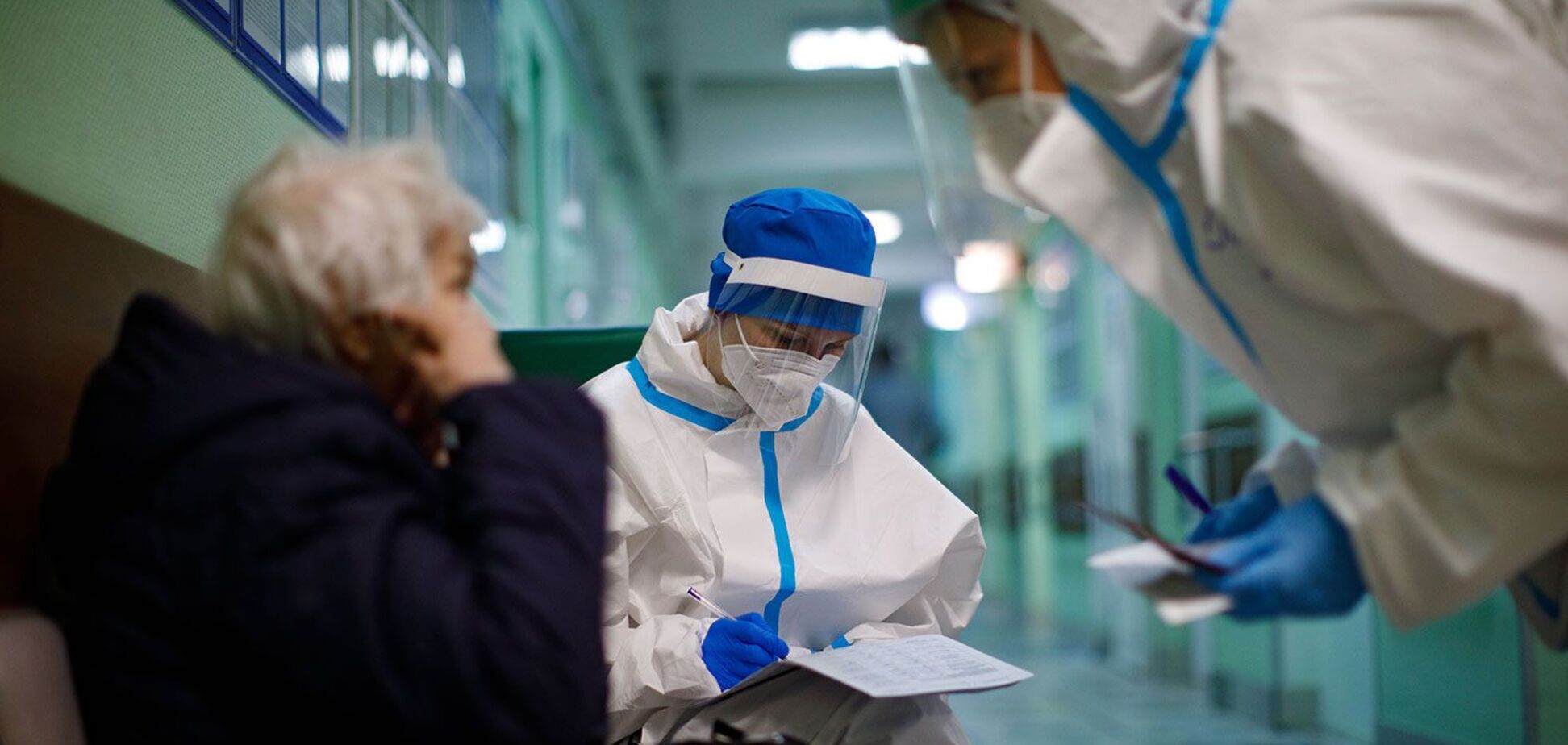 Под Днепром отчаявшиеся врачи попросили о помощи: больные COVID-19 умирают без аппаратов