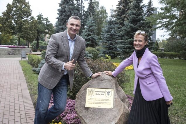 Кличко вместе с послом Германии открыл Мюнхенский парк в Киеве